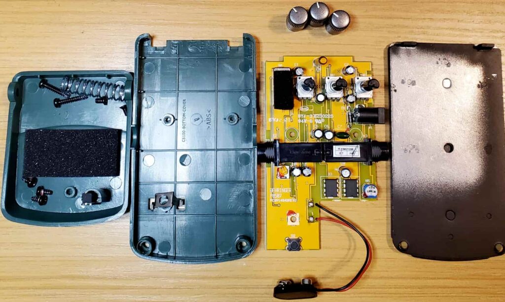 The Behringer UV300 disassembled.