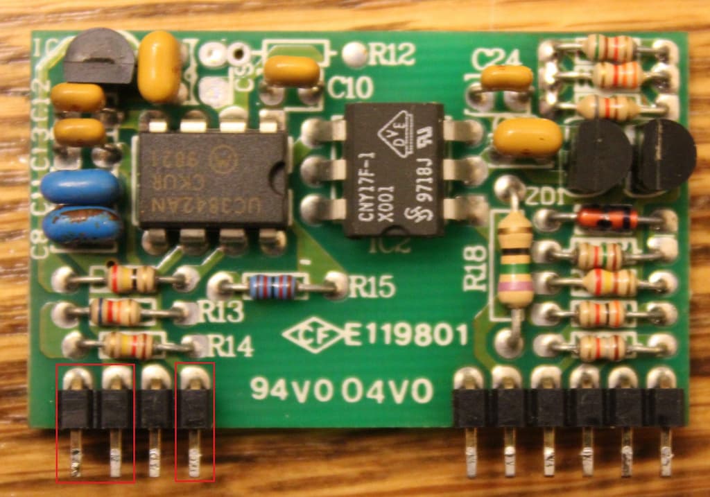 Highlighting the ground (1st pin), Vcc (2nd pin) and Output (4th pin) of the PWM interface connector.