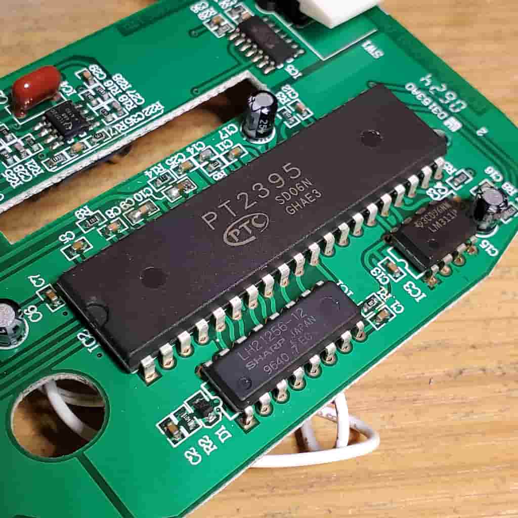 Showing the PT2395 and DRAM chip on the surface mount version of the Dan-Echo.