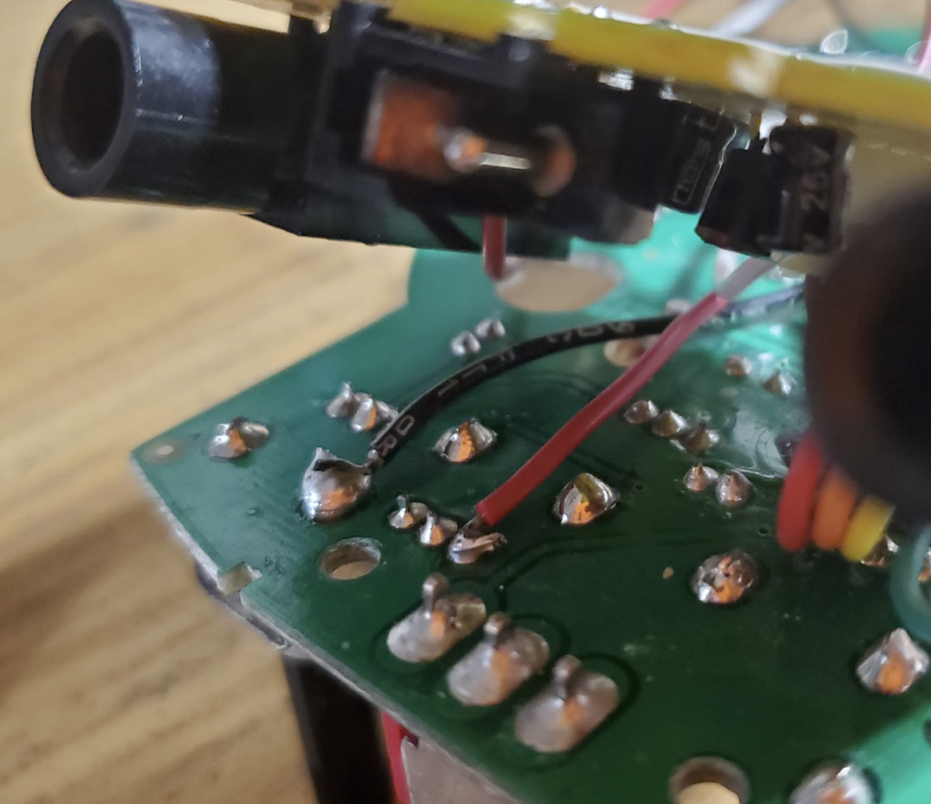 Dan Echo LFO Mod - Possible connection point for "TO PCB2" wire (red) to lug 1 of the VR1 Speed control potentiometer.