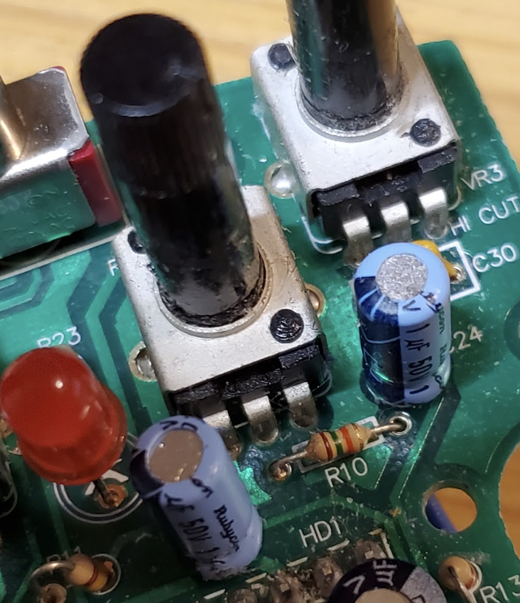 Danelectro Dan-Echo R10 Infinite Repeats Mod - showing the location of R10 on the through-hole version circuit board.