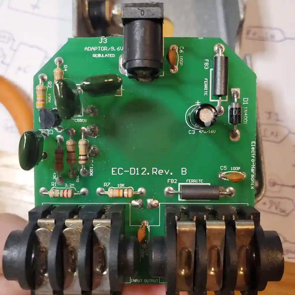 EHX LPB-1 circuit board gut shot.