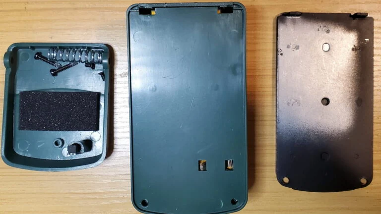 Behringer UV300 backplate and front cover removed