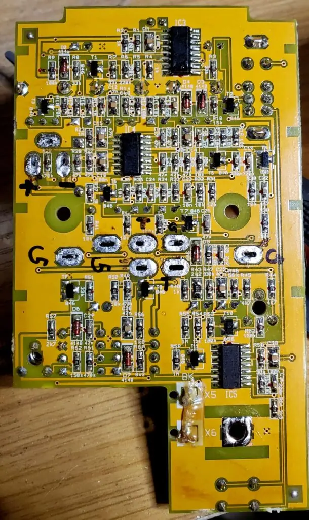 Reshouse Behringer Pedal - UV300 circuit board without input, output jacks and power jack